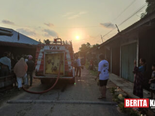 Tiga Kios di Pasar Telaga Harapan  Karimun Terbakar