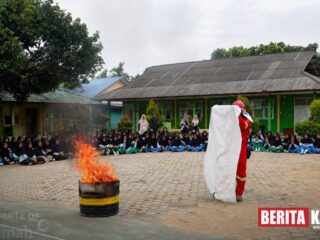 Bekali Santri Hadapi Bencana, PT Timah Edukasi dan Simulasi Penanganan Kebakaran